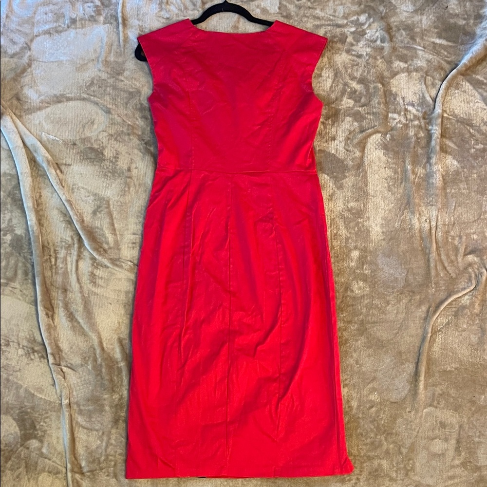Elegant Red Midi Dress with Square Neckline - Picture 5 of 7
